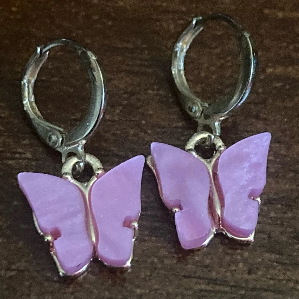 ❤️ Pink Butterfly Hoop Earrings